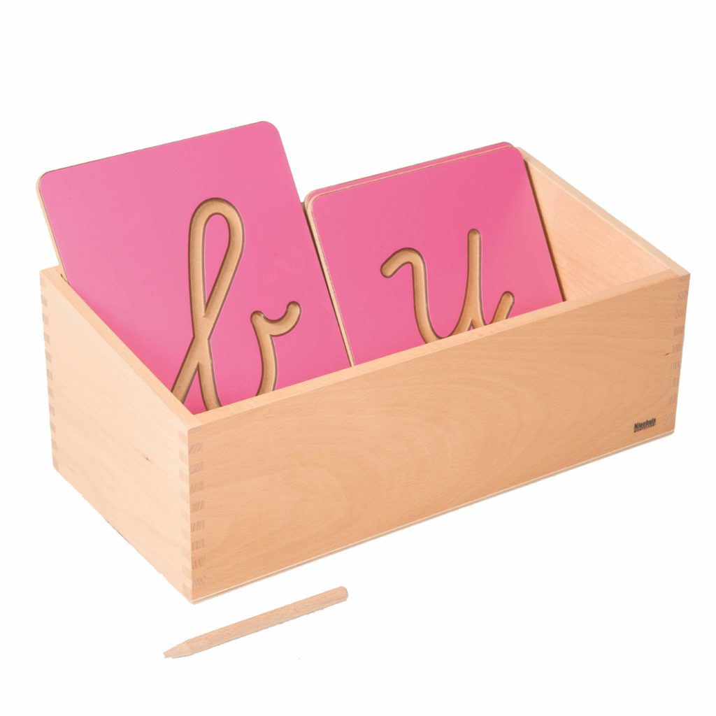 Hollow Letter Shapes Box-produs original Nienhuis Montessori-prin Didactopia by Evertoys