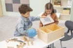 Cutia continentelor - Geografie si fauna - Inclusiv figurine si glob - Compatibil Montessori