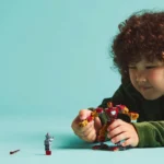 Set LEGO SUPER HEROES ROBOTUL IRON MAN VS. ULTRON 76307 - prin Didactopia