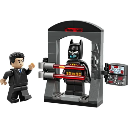 Set LEGO SUPER HEROES BATMAN BRUCE WAYNE SI BATCOSTUMUL 30726 - prin Didactopia
