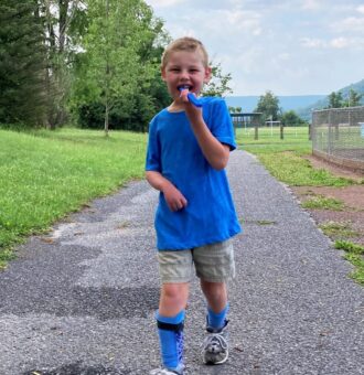 ARK MEGA Brick Stick handheld în palmă – dimensiuni mari aproximativ 15 cm lungime, ideal pentru masticatorii avizi care necesită volum și rezistență crescută